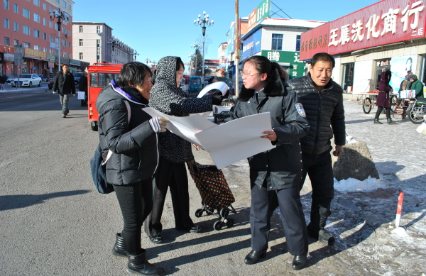 抚松县泉阳镇集中开展124国家宪法日法治宣传活动