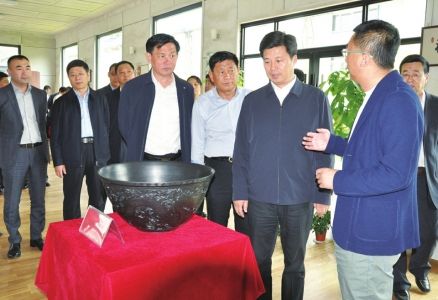 金育辉到到白山市东北亚新型建筑材料有限公司调研